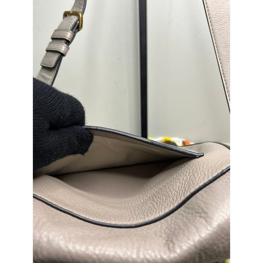 Marc Jacobs Recruit Nomad Pebbled Leather Saddle Crossbody Bag Taupe Gray - Picture 13 of 14